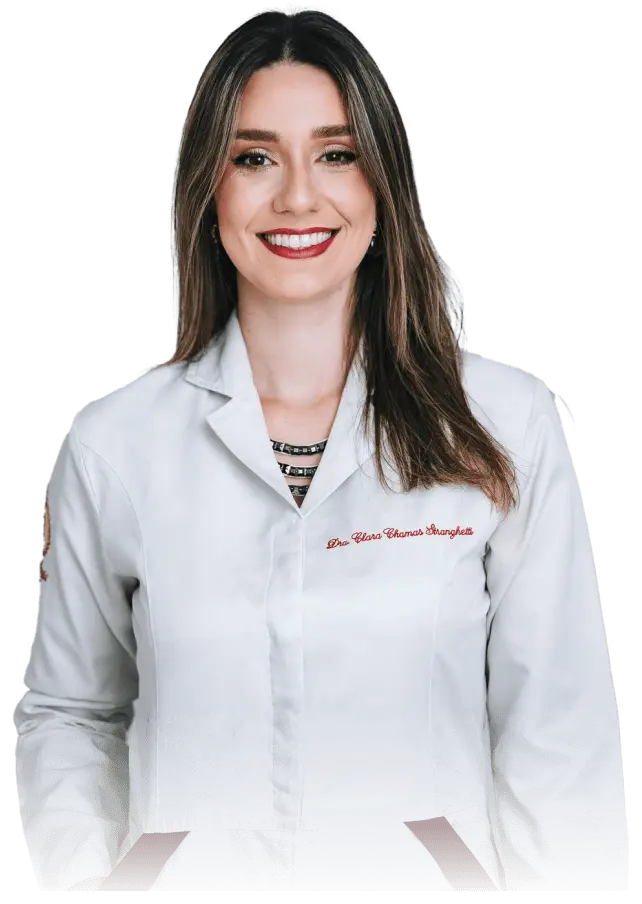 Dra. Clara Chamas em atendimento